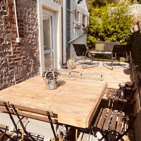 Maison Etadame Nyaraló Aizier